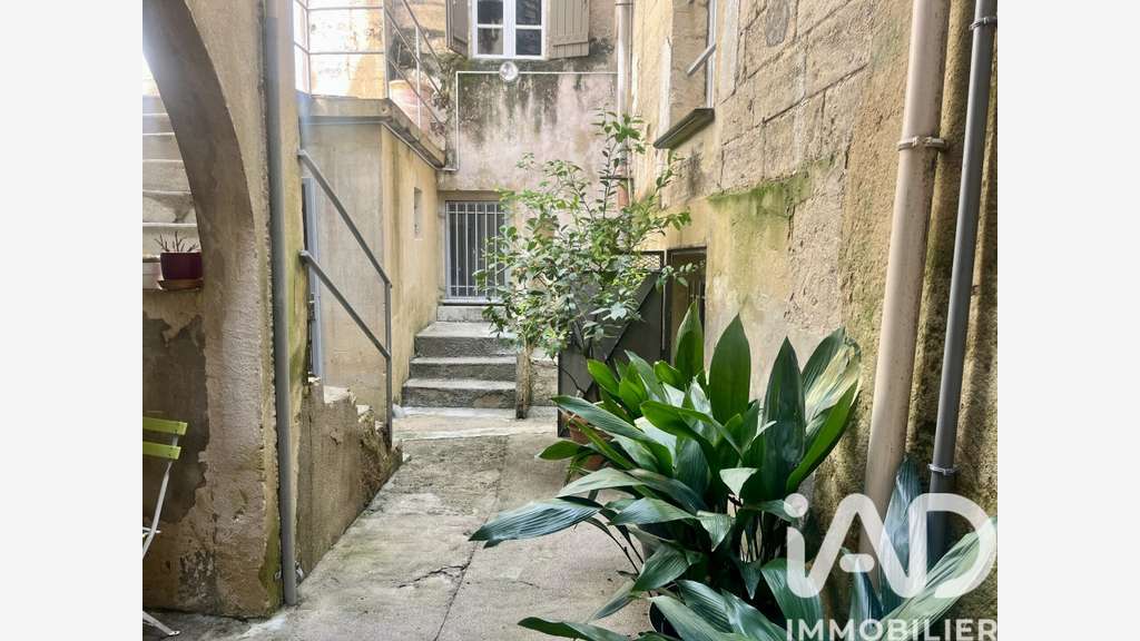 Vente local commercial 77m² à Uzès centre
