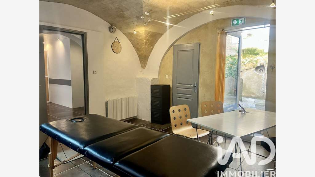 Vente local commercial 77m² à Uzès centre