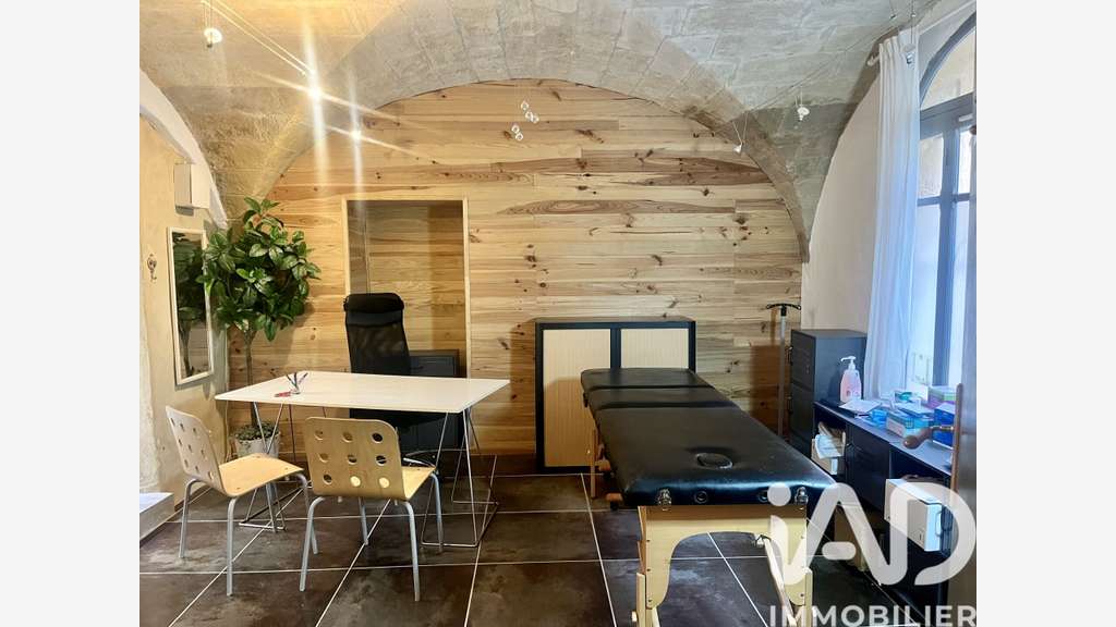 Vente local commercial 77m² à Uzès centre
