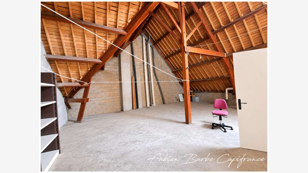 Local/bureau avec garage et grenier à vendre VAL