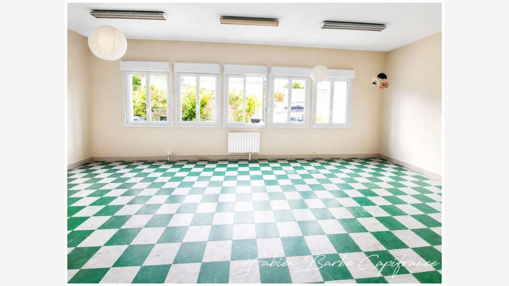 Local/bureau avec garage et grenier à vendre VAL