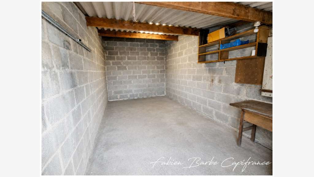 Local/bureau avec garage et grenier à vendre VAL