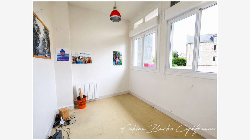 Local/bureau avec garage et grenier à vendre VAL