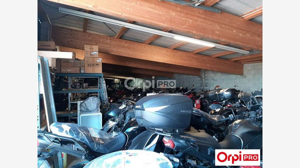 Local commercial 961m² à vendre ZA Valence