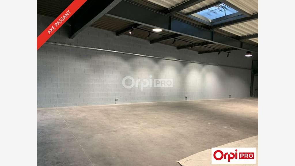 Local commercial 670m² à vendre à Valence