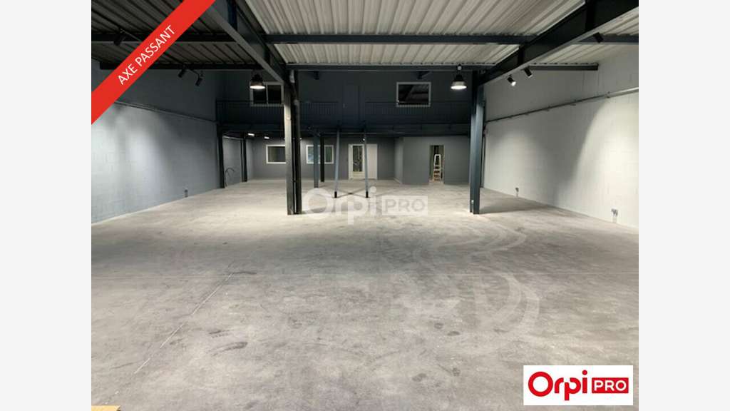 Local commercial 670m² à vendre à Valence
