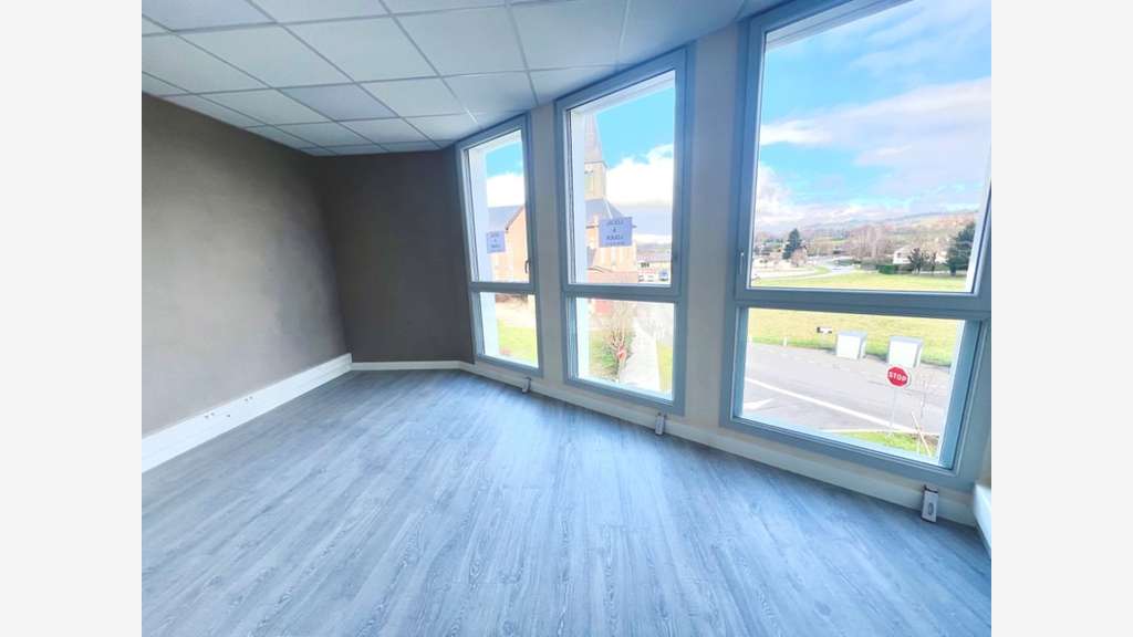 Local professionnel neuf 44m² à vendre à Vallières