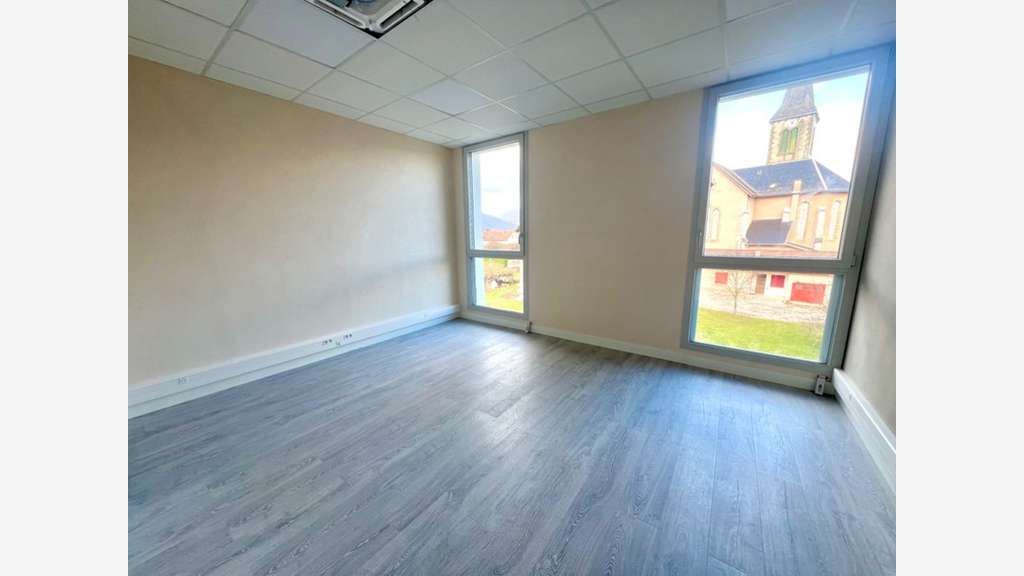 Local professionnel neuf 44m² à vendre à Vallières