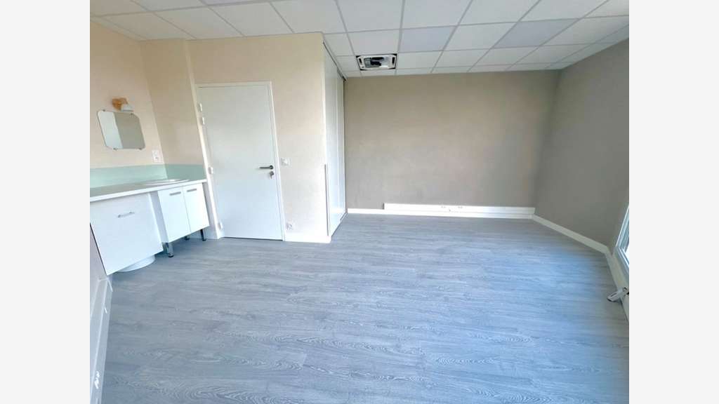 Local professionnel neuf 44m² à vendre à Vallières