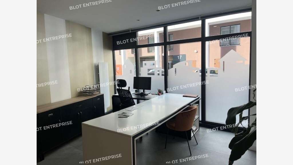 A vendre à louer local commercial 75m² à Vannes 