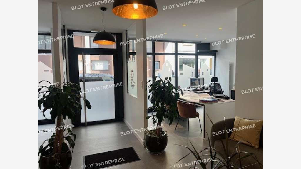 A vendre à louer local commercial 75m² à Vannes 