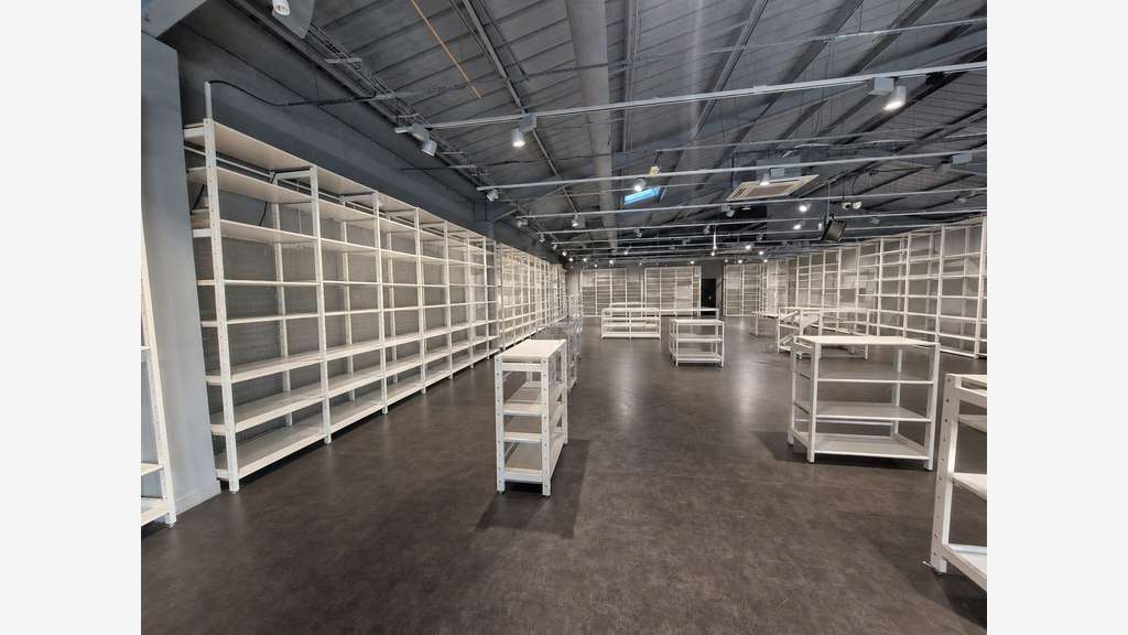 AV local 740m² excellente visibilité Vannes Ouest