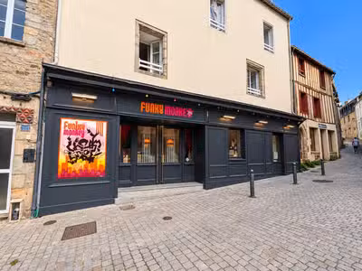 AV local commercial 114m² centre historique Vannes