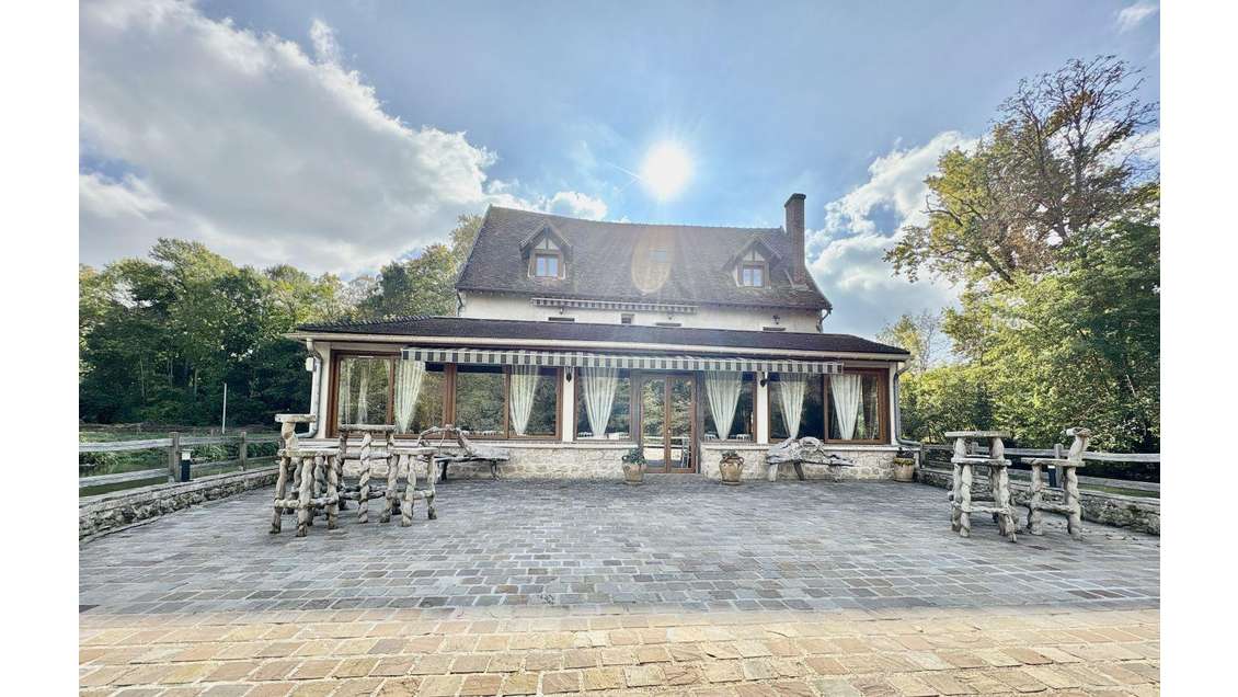 Vente murs d’exception 520m² à Varennes-Jarcy