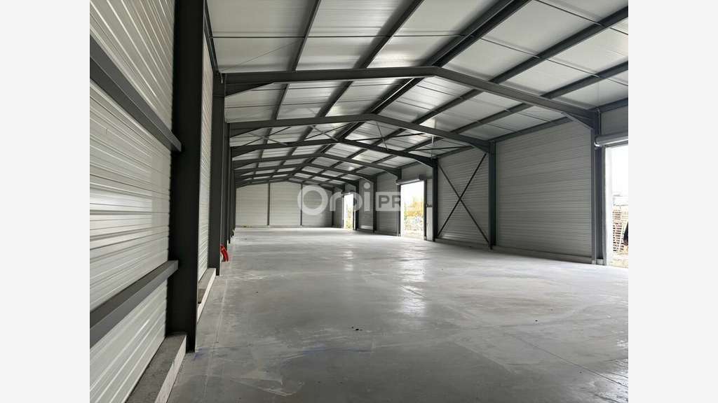 Local d'activité de 690m² à vendre à Vedène