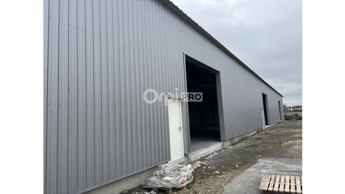 Local d'activité de 690m² à vendre à Vedène