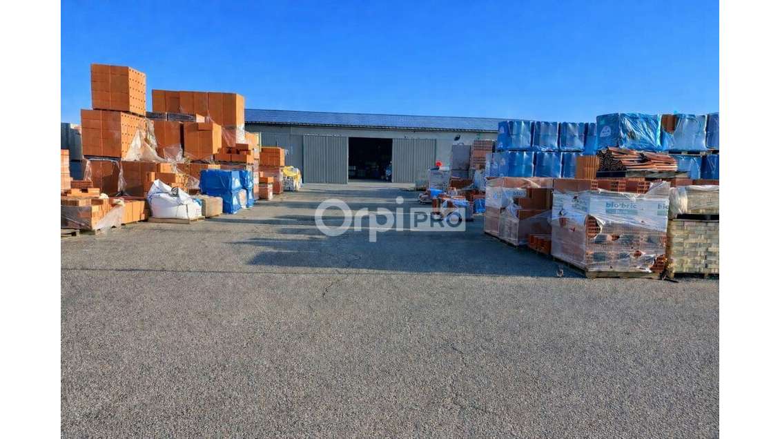 Local commercial de 1427m² à vendre à Vedène