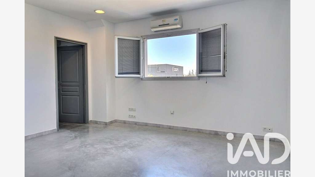 Vente local commercial 153m² à Vedène