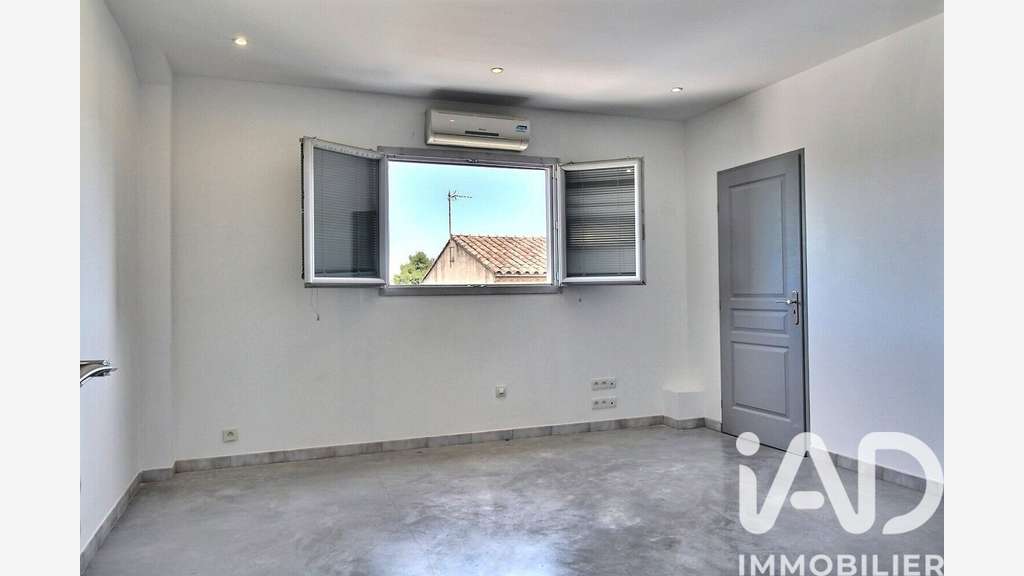 Vente local commercial 153m² à Vedène