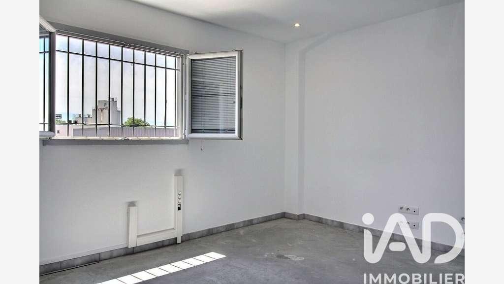 Vente local commercial 153m² à Vedène