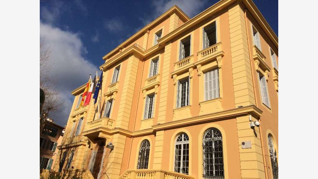 Vente murs commerciaux libres 152m² à Vence
