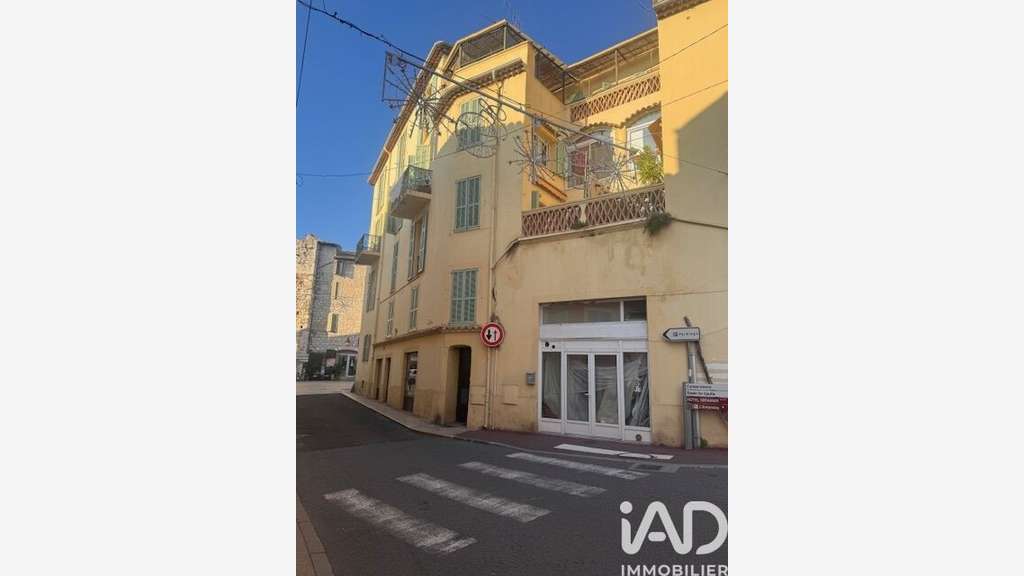 Vente murs commerciaux loués à Vence centre