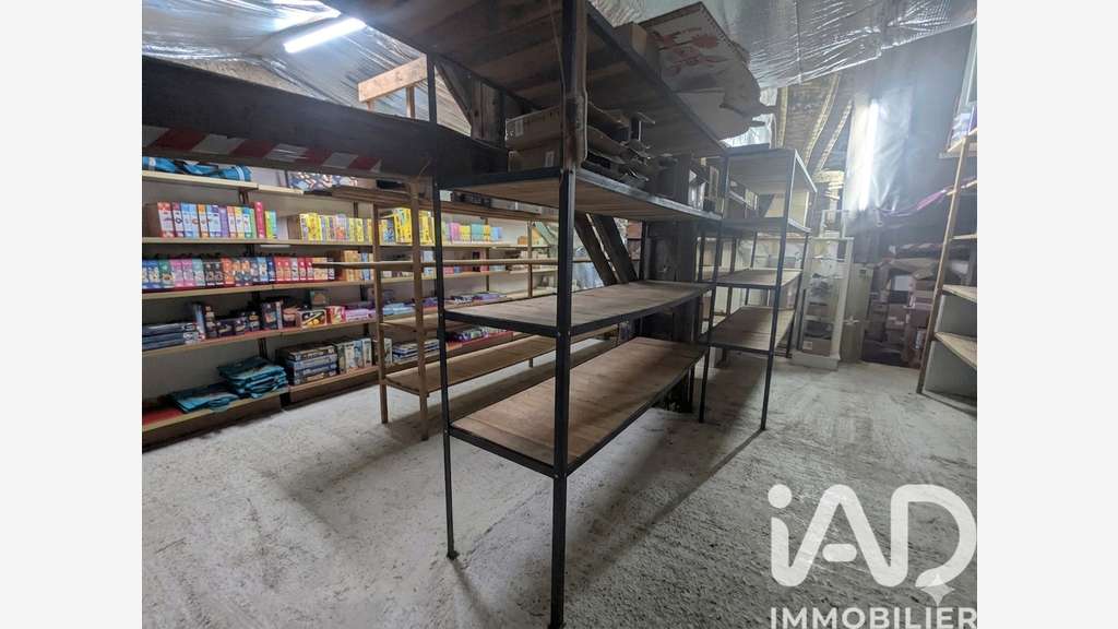 Cède local commercial 133m² à Vendôme rue piètonne