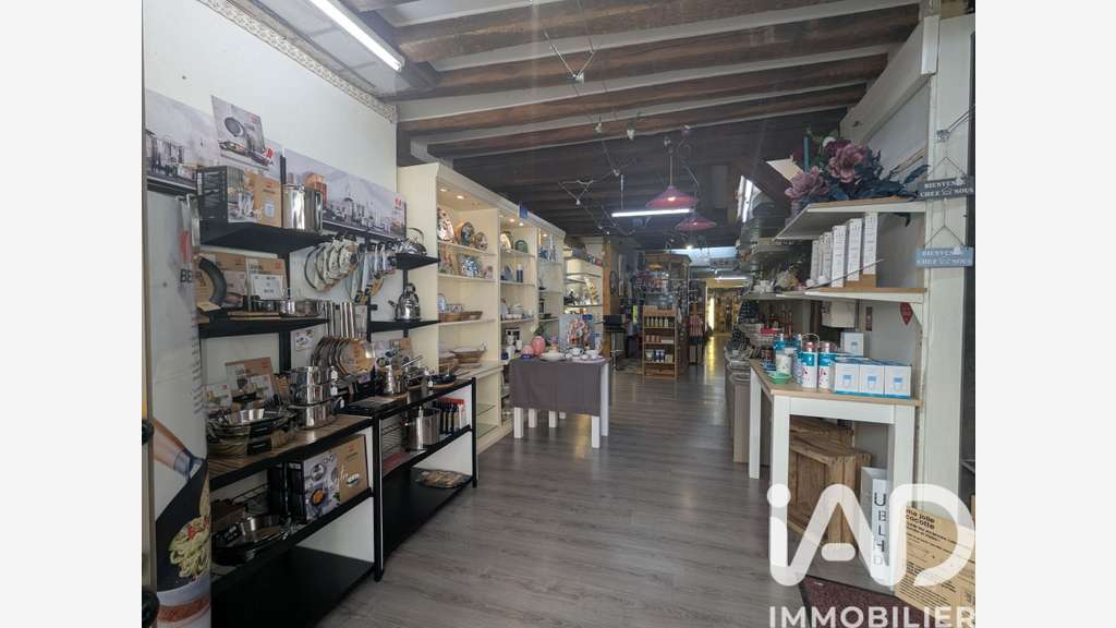 Cède local commercial 133m² à Vendôme rue piètonne