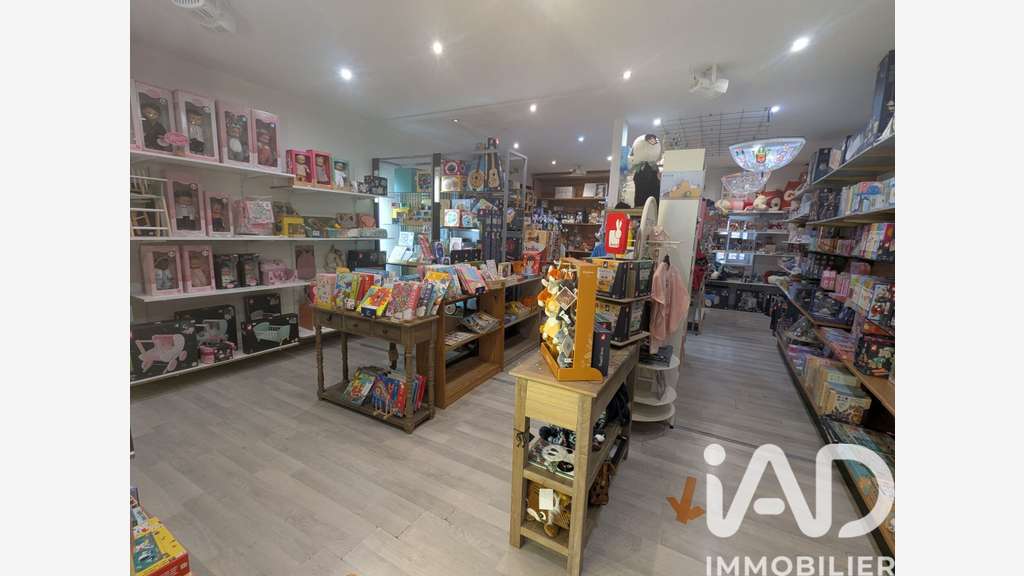 Cède local commercial 133m² à Vendôme rue piètonne