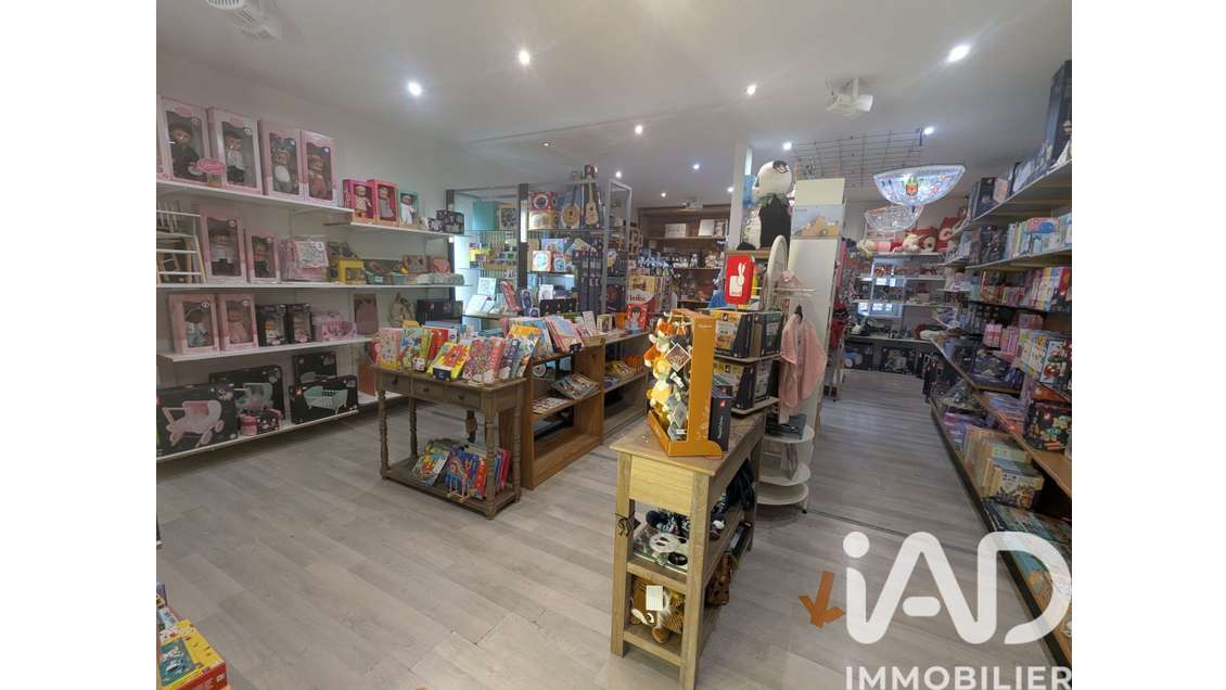 Cède local commercial 133m² à Vendôme rue piètonne