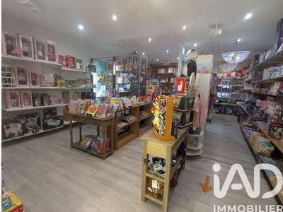 Cède local commercial 133m² à Vendôme rue piètonne