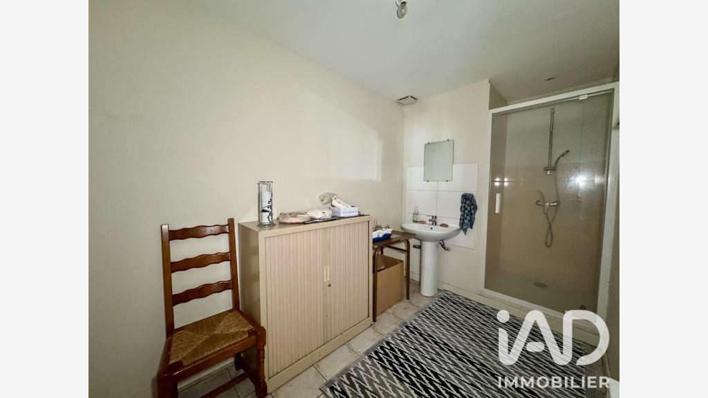 Vente local commercial de 300m² proche Vernantes