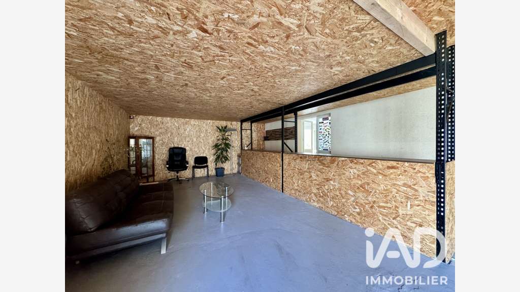 Vente local commercial de 300m² proche Vernantes