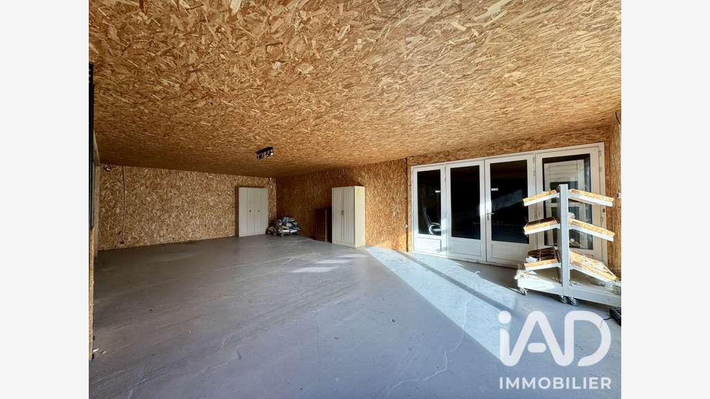 Vente local commercial de 300m² proche Vernantes