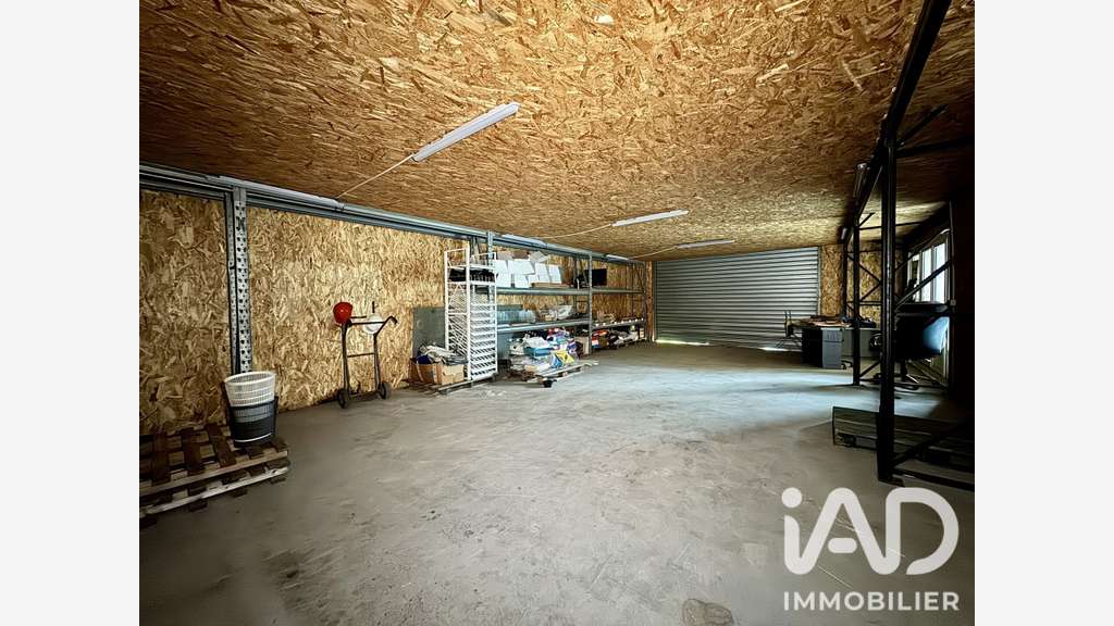 Vente local commercial de 300m² proche Vernantes