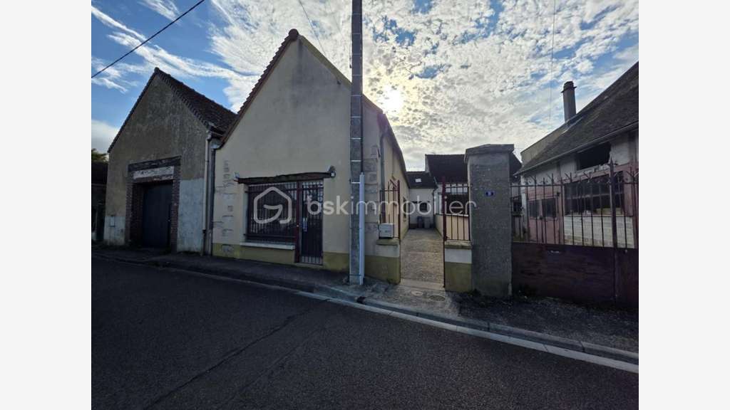Vente local commercial 156m² à Véron