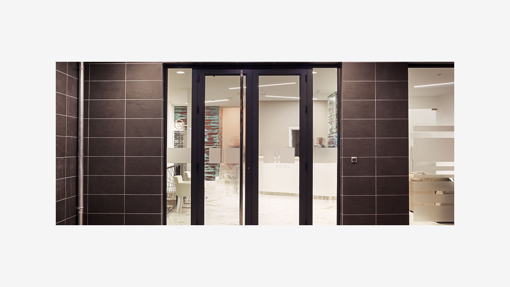 AV murs commerciaux 780m² Bonnières 7.5% rendement
