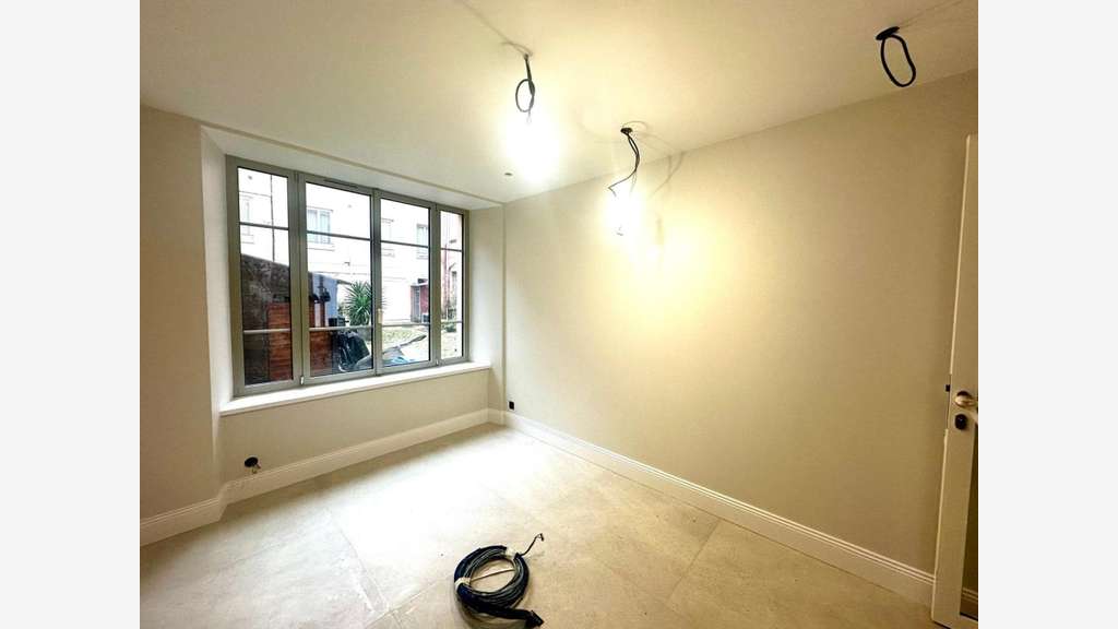 AV local commercial 40m² au coeur de Saint Louis