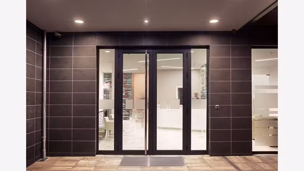 Vente murs commerciaux libres 102m² à Versailles