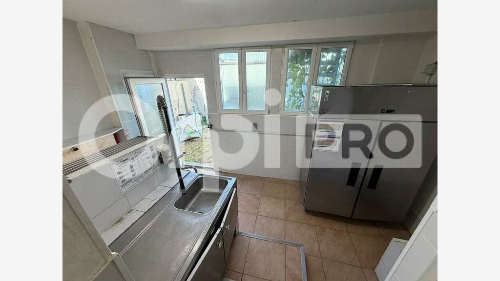 Ensemble commercial 190m² à vendre à Vert le Grand