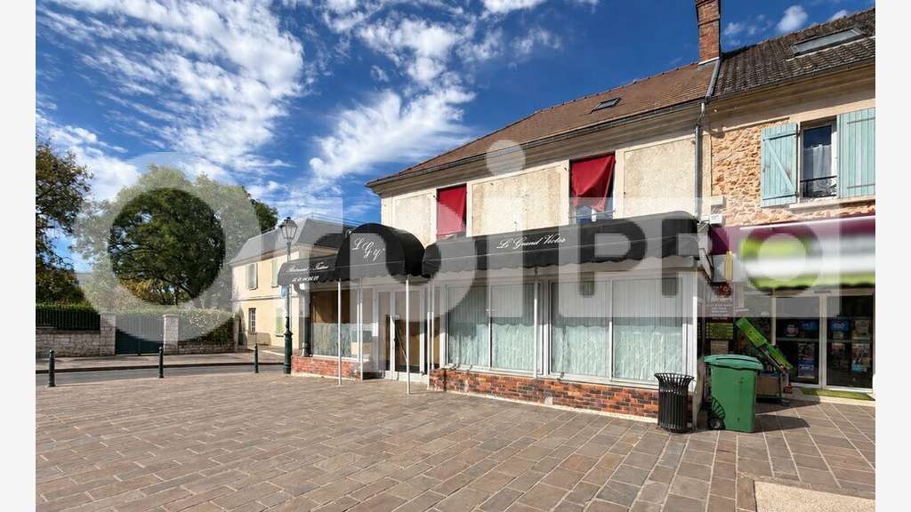 Ensemble commercial 190m² à vendre à Vert le Grand