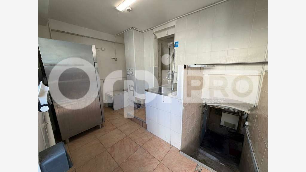 Ensemble commercial 190m² à vendre à Vert le Grand