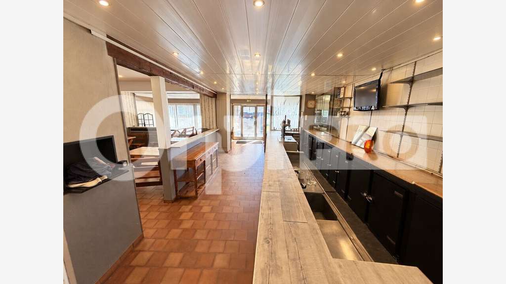 Ensemble commercial 190m² à vendre à Vert le Grand