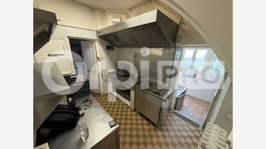 Ensemble commercial 190m² à vendre à Vert le Grand