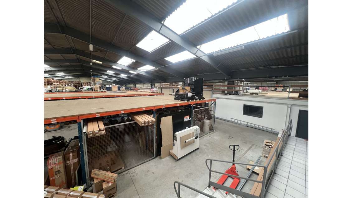 A vendre local 4090m² en partie loué à Vertou