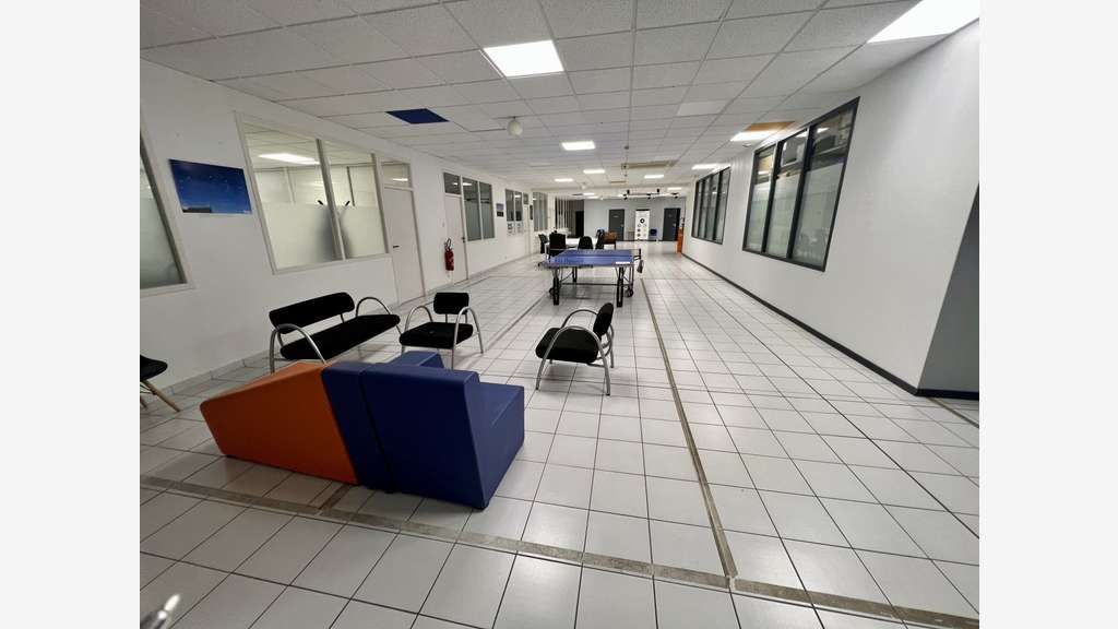 A vendre local 4090m² en partie loué à Vertou