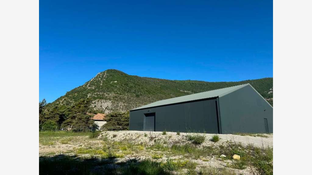 À vendre local 300m² ZAC du Boutariq à Veynes
