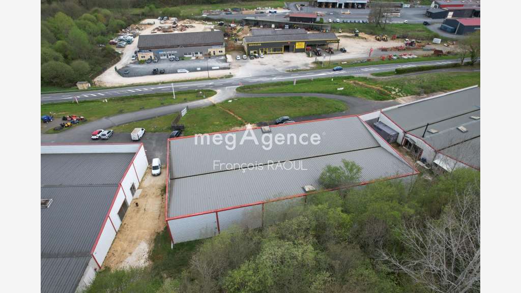 Vente bâtiment commercial 900m² visib élevée Vézac