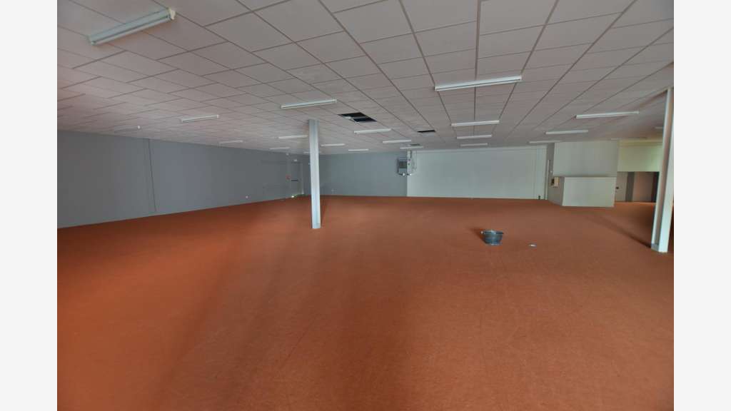 Vente local commercial 330m² très visible à Vézac