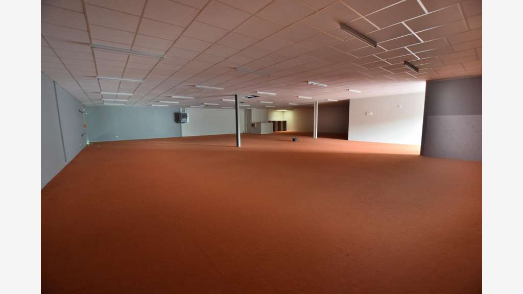 Vente local commercial 330m² très visible à Vézac